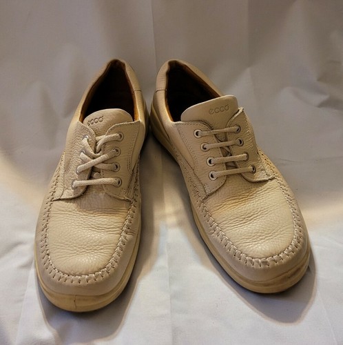 ecco walker